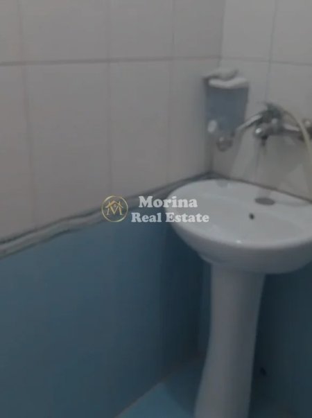Tirane, jepet me qera apartament 1+1 Kati 3, 50 m² 250 € (Laprake)