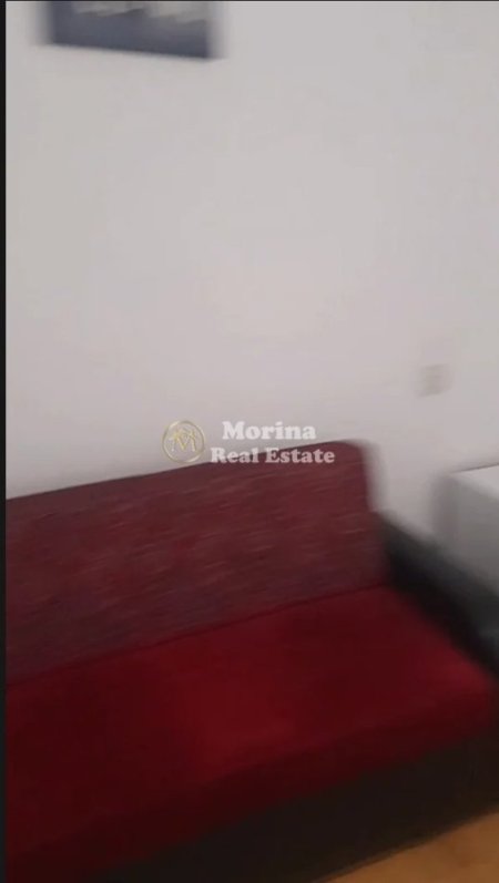 Tirane, jepet me qera apartament 1+1 Kati 3, 50 m² 250 € (Laprake)