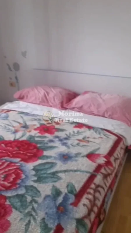 Tirane, jepet me qera apartament 1+1 Kati 3, 50 m² 250 € (Laprake)