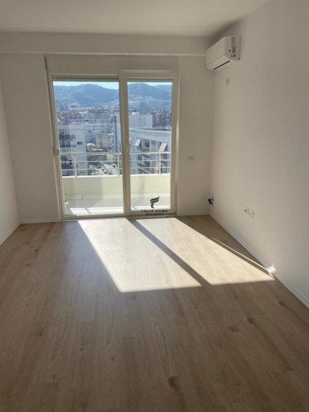 Tirane, jepet me qera zyre Kati 8, 85 m² 700 € (KOMUNA E PARISIT)