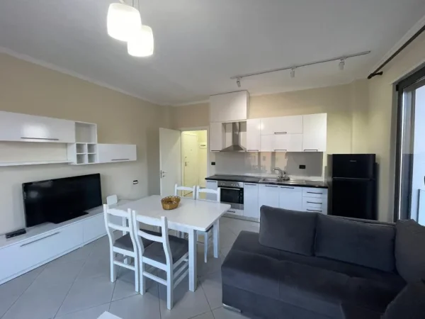 Tirane, jepet me qera apartament 1+1 Kati 7, 500 € 