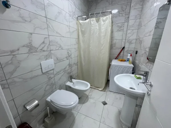 Tirane, jepet me qera apartament 1+1 Kati 7, 500 € 