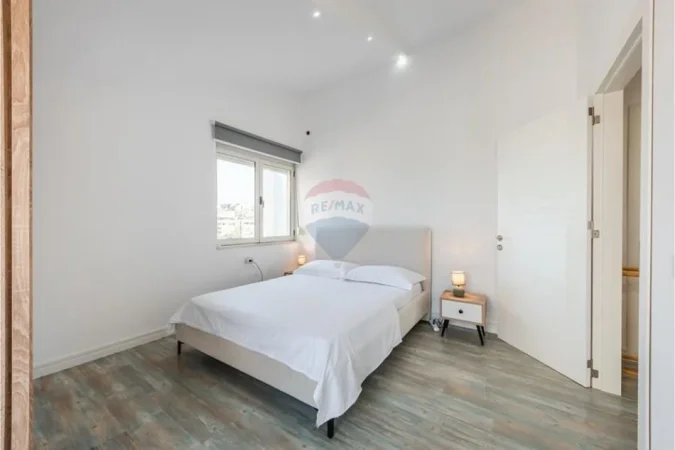 Tirane, jepet me qera apartament 2+1+Ballkon Kati 5, 120 m² 970 € (Kopshti Zoologjik)