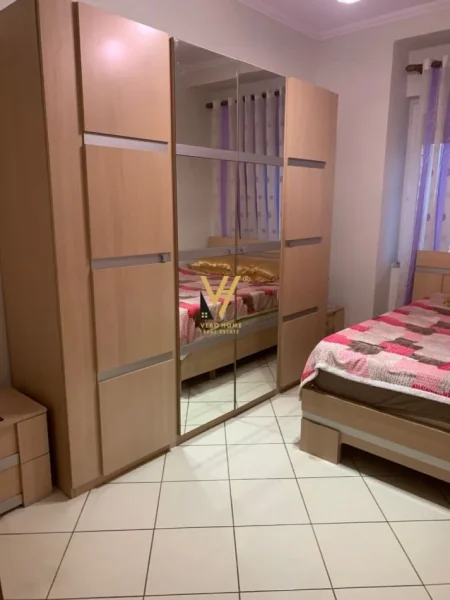 Tirane, jepet me qera apartament 2+1+Ballkon Kati 5, 100 m² 500 € (ASTIR)