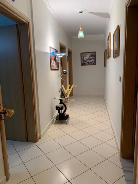 Tirane, jepet me qera apartament 2+1+Ballkon Kati 5, 100 m² 500 € (ASTIR)