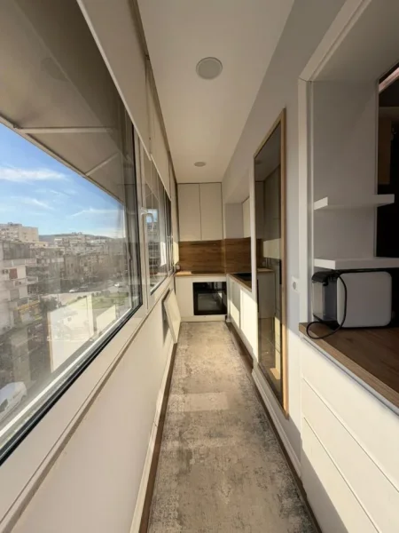 Tirane, jap me qera apartament 2+1+2 Kati 5, 75 m² 1.000 € (Sheshi Willson)