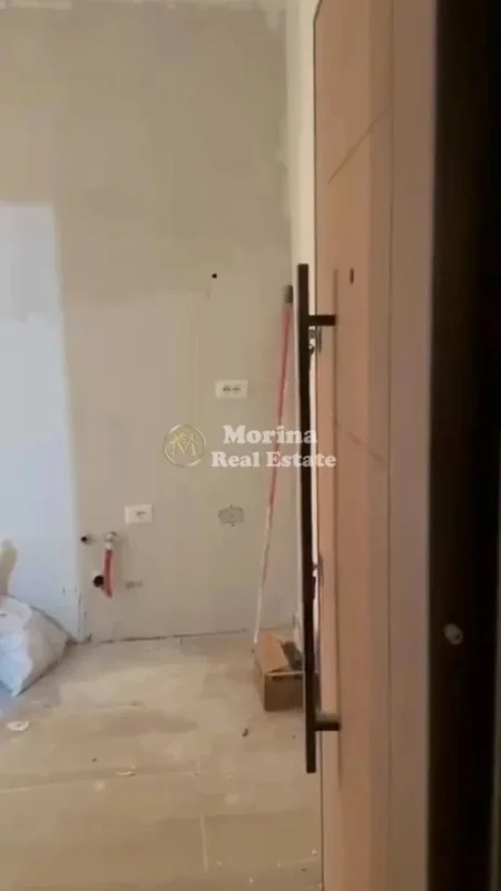 Tirane, shitet apartament 1+1 Kati 4, 53 m² 85.000 € (Fresku)