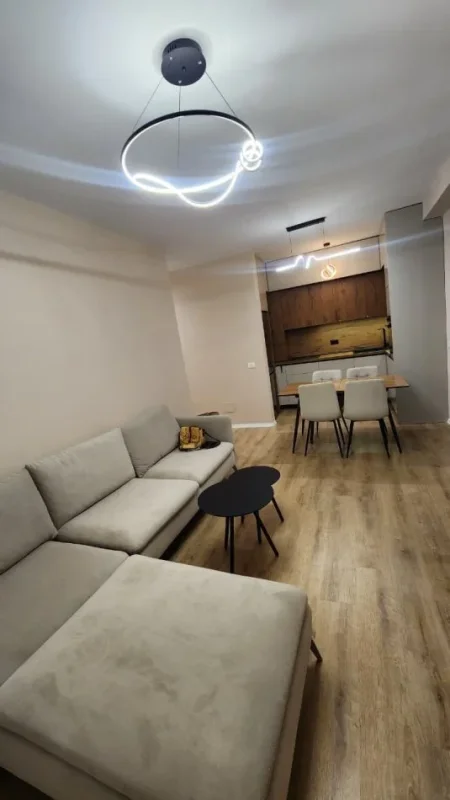 Tirane, jepet me qera apartament 2+1+Ballkon Kati 8, 92 m² 550 € (QTU)