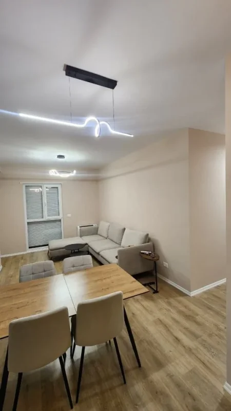 Tirane, jepet me qera apartament 2+1+Ballkon Kati 8, 92 m² 550 € (QTU)