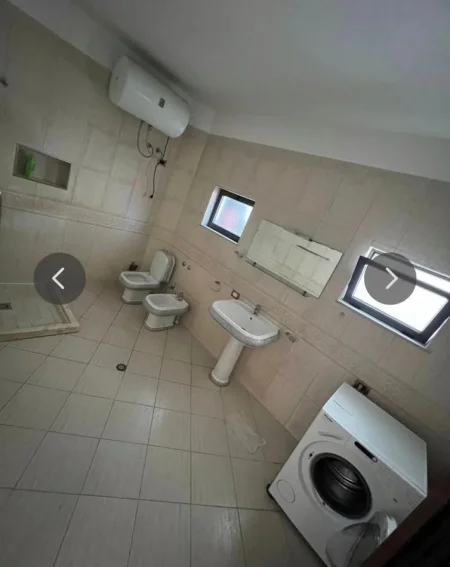 Tirane, jepet me qera apartament 1+1 Kati 1, 70 m² 400 € 