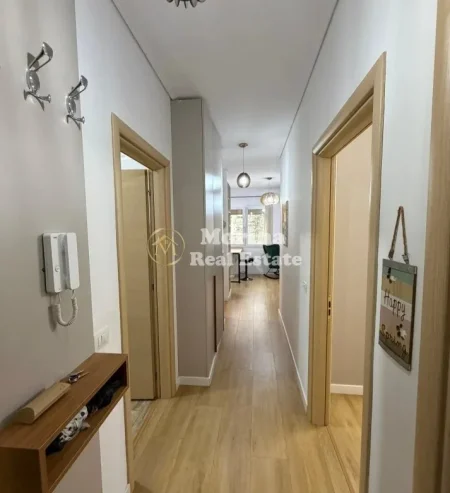 Tirane, jepet me qera apartament 2+1 Kati 2, 700 m² 700 € (Liqeni i Thate, Kopshti Botanik)