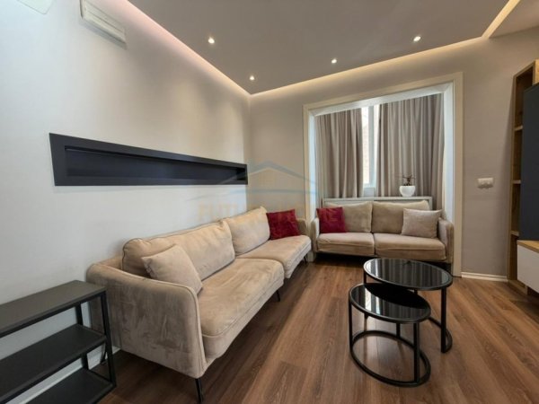 Tirane, jepet me qera apartament 2+1 Kati 5, 65 m² 1.000 € (Sheshi Willson)