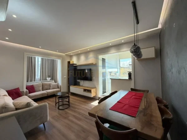 Tirane, jepet me qera apartament 2+1 Kati 5, 65 m² 1.000 € (Sheshi Willson)
