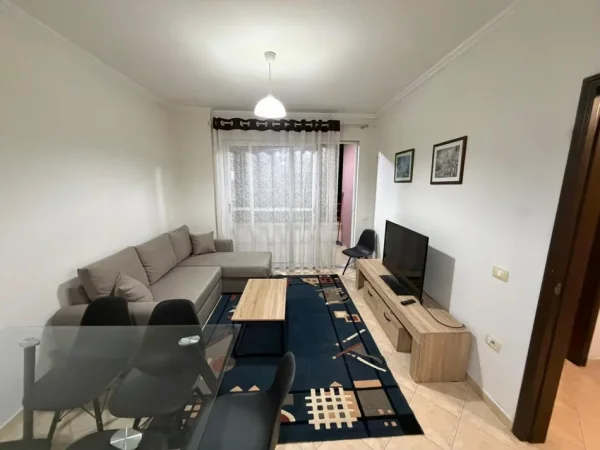 Tirane, jepet me qera apartament 1+1 Kati 5, 70 m² 400 € (Nela 3)