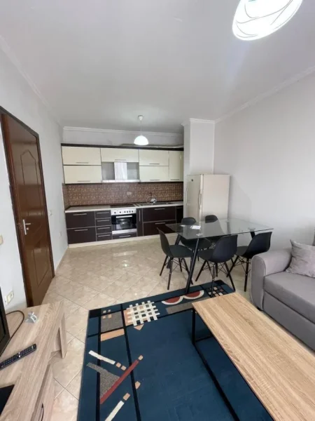 Tirane, jepet me qera apartament 1+1 Kati 5, 70 m² 400 € (Nela 3)