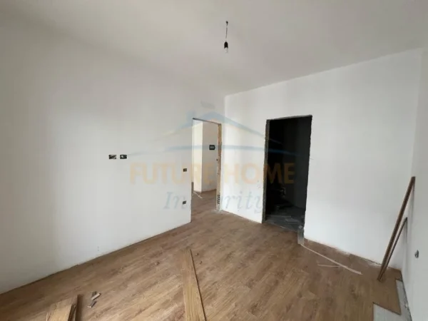 Tirane, shitet apartament 2+1 Kati 5, 87 m² 122.220 € (Laprake)