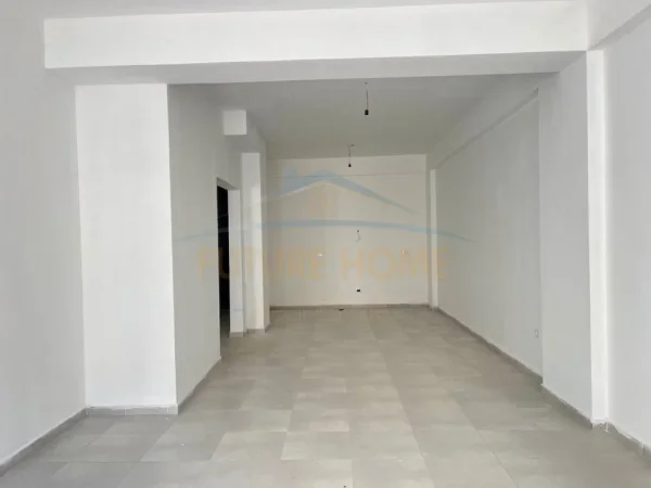 Tirane, jepet me qera ambjent biznesi Kati 0, 107 m² 850 € (Kodra e Diellit)