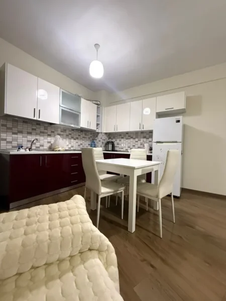 Tirane, jepet me qera apartament 2+1+Ballkon Kati 3, 95 m² 500 € (Astir)
