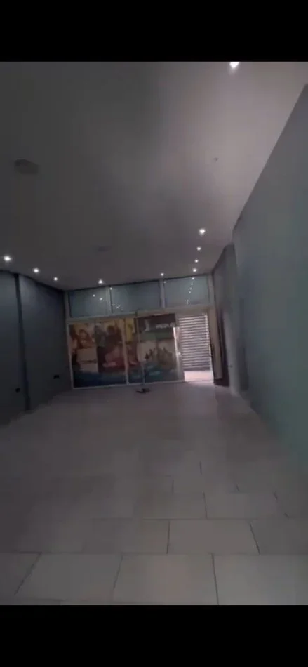 Tirane, jepet me qera dyqan Kati 0, 120 m² 500 € (RRUGA E DIBRES)