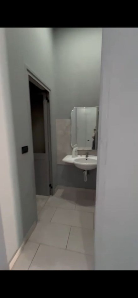 Tirane, jepet me qera dyqan Kati 0, 120 m² 500 € (RRUGA E DIBRES)