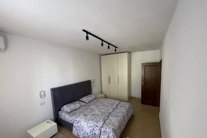 Tirane, jepet me qera apartament 2+1+Ballkon Kati 4, 83 m² 750 € (SHESHI SKENDERBEJ)