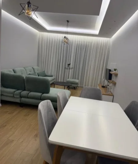 Tirane, jepet me qera apartament 2+1 Kati 5, 100 m² 650 € (RRUGA E KAVAJES)