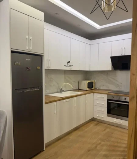 Tirane, jepet me qera apartament 2+1 Kati 5, 100 m² 650 € (RRUGA E KAVAJES)