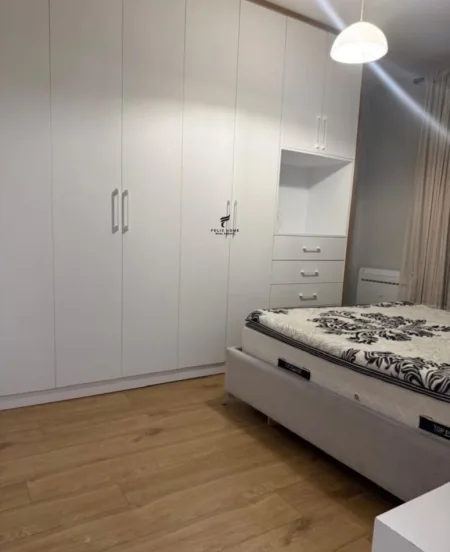 Tirane, jepet me qera apartament 2+1 Kati 5, 100 m² 650 € (RRUGA E KAVAJES)