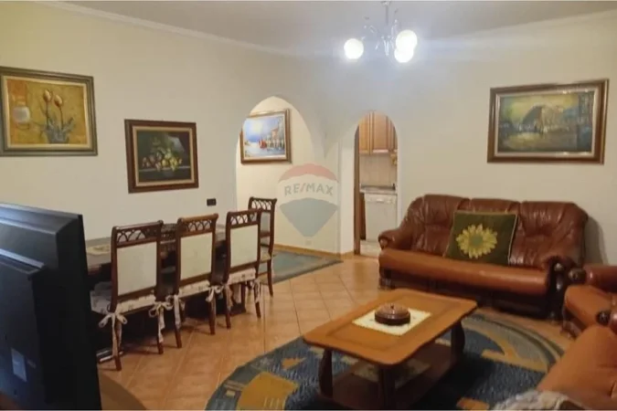 Tirane, jepet me qera apartament , 71 m² 700 € 