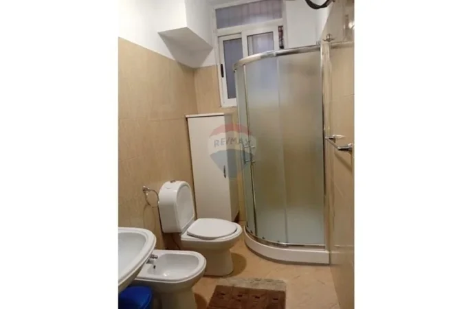 Tirane, jepet me qera apartament , 71 m² 700 € 