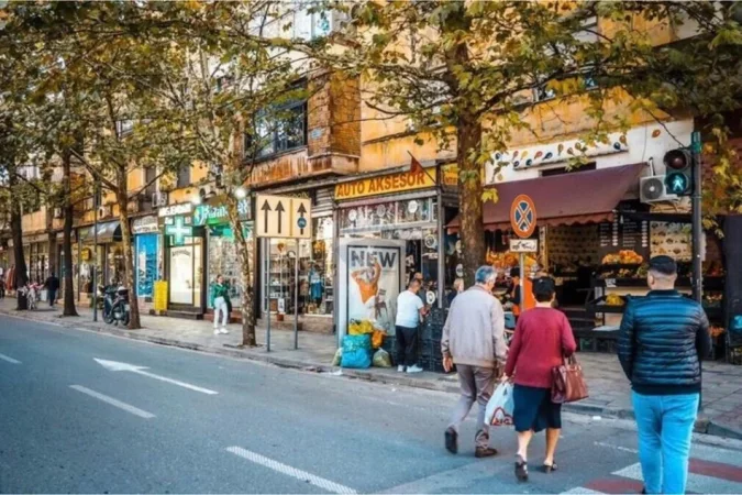 Tirane, jepet me qera bar-kafe , 139 m² 4.000 € 