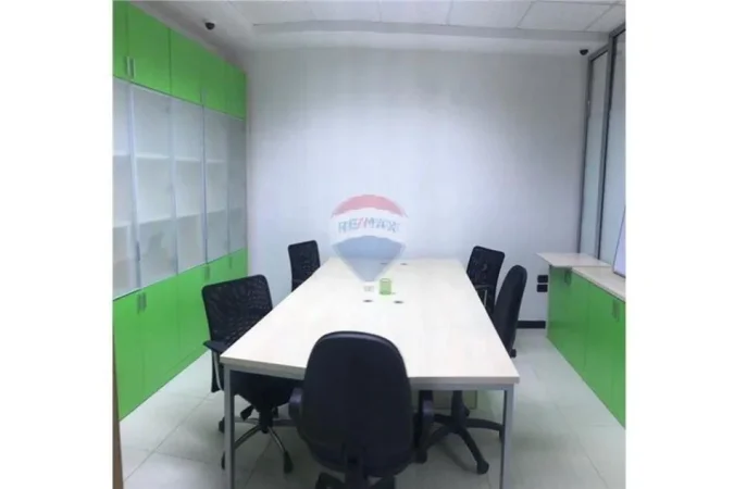 Tirane, jepet me qera zyre , 45 m² 600 € 