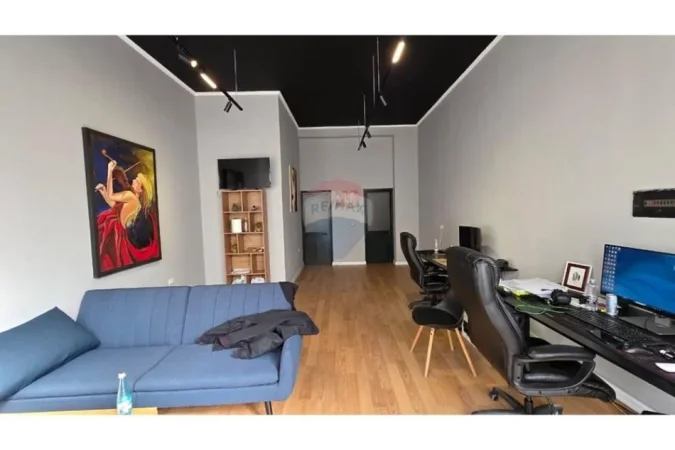 Tirane, jepet me qera zyre , 40 m² 400 € (Rruga Rrapo Hekali, Tiranë)