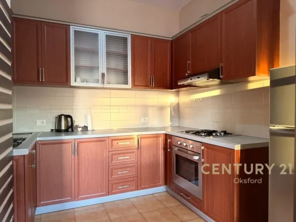 Tirane, jepet me qera 1+1 Kati 6, 73 m² 750 € (rruga e barrikadave)