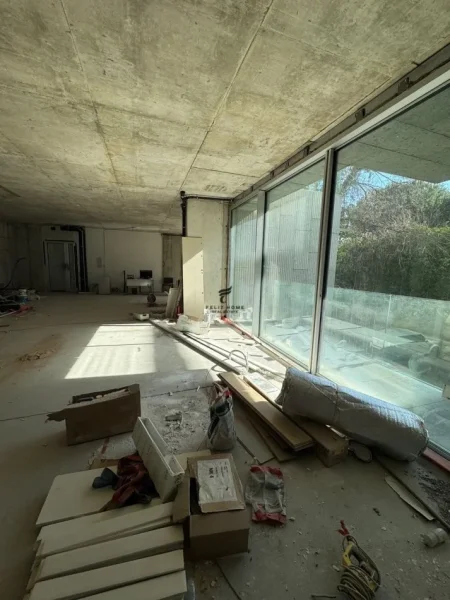 Tirane, jepet me qera zyre Kati 1, 264 m² 9.300 € (BLLOKU)