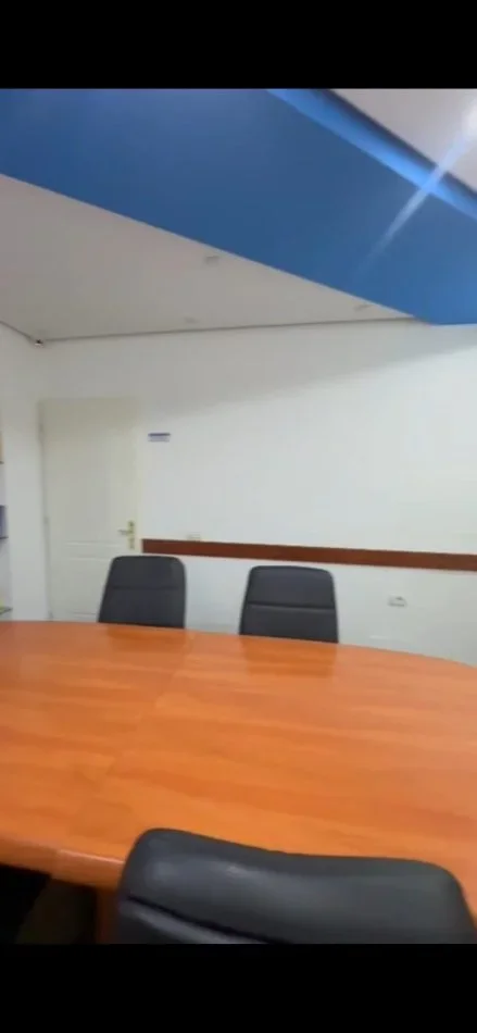 Tirane, jepet me qera zyre Kati 2, 160 m² 1.400 € (MYSLYM SHYRI)