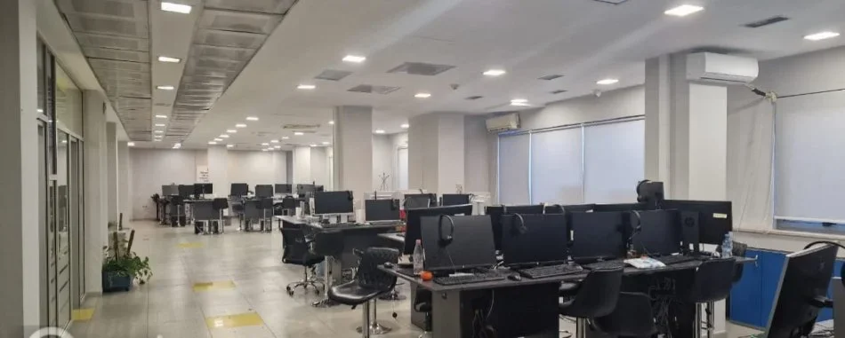 Tirane, jepet me qera zyre Kati 2, 916 m² 18.000 € (RRUGA E KAVAJES)