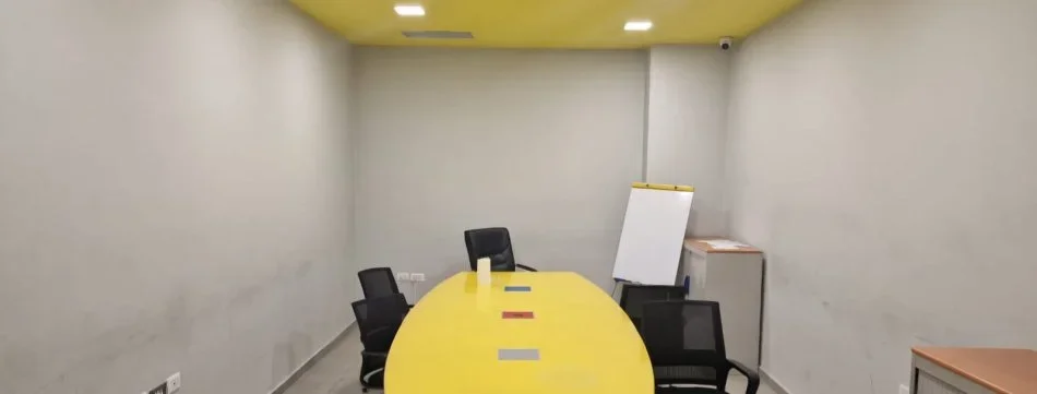 Tirane, jepet me qera zyre Kati 2, 916 m² 18.000 € (RRUGA E KAVAJES)