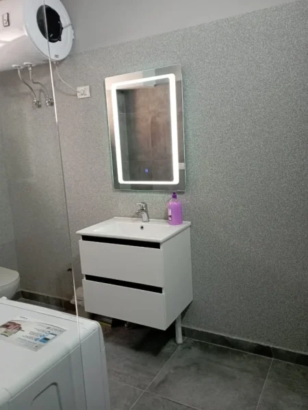 Tirane, jepet me qera apartament 1+1 , 60 m² 500 € (Mine Peza)