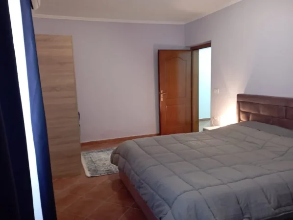 Tirane, jepet me qera apartament 1+1 , 60 m² 500 € (Mine Peza)