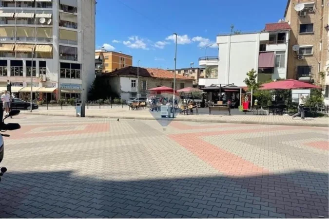 Tirane, jepet me qera dyqan , 368 m² 7.000 € (Ish Tregu Elektrik, Tiranë)