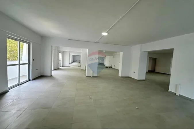 Tirane, jepet me qera zyre , 1.000 m² 6.500 € (RRUGA DRITAN HOXHA)