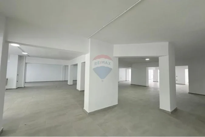 Tirane, jepet me qera zyre , 1.000 m² 6.500 € (RRUGA DRITAN HOXHA)