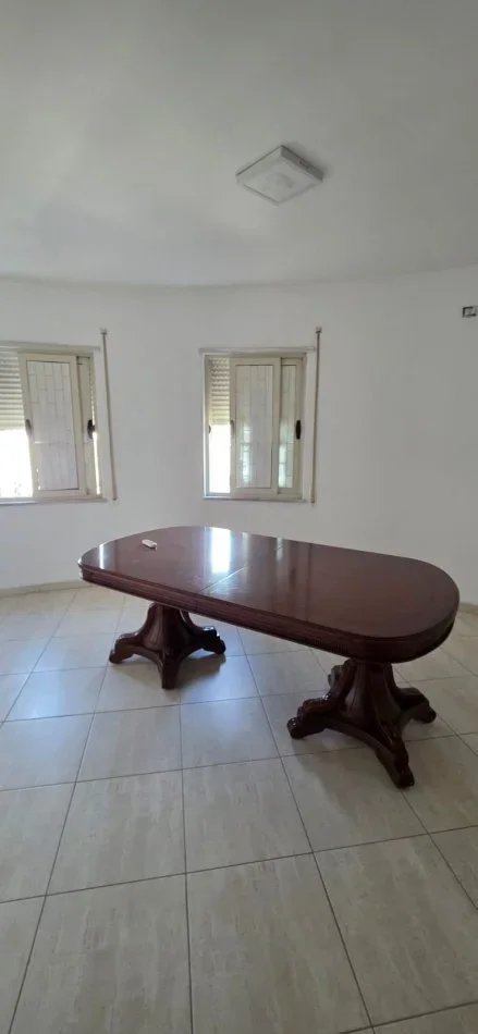 jepet me qera apartament 2+1+2+Ballkon per banim ose zyre Kati 7, 97 m² 600 € (Rr. Jordan Misja te Gener 2)