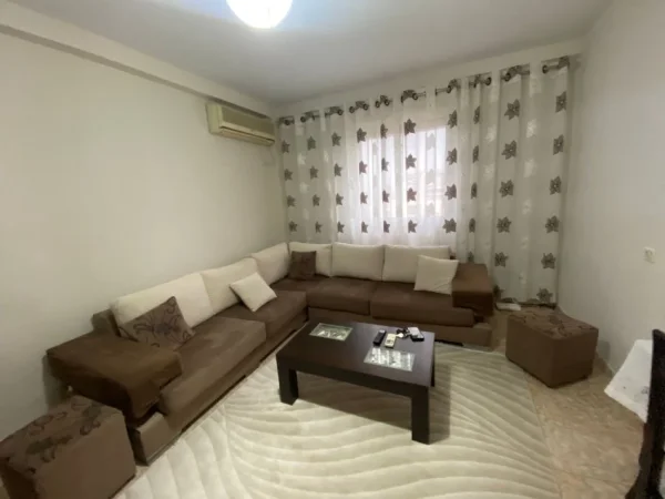 Tirane, jepet me qera apartament 1+1+Ballkon Kati 8, 75 m² 550 € (Zogu i Zi)