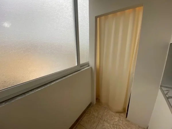 Tirane, jepet me qera apartament 1+1+Ballkon Kati 8, 75 m² 550 € (Zogu i Zi)