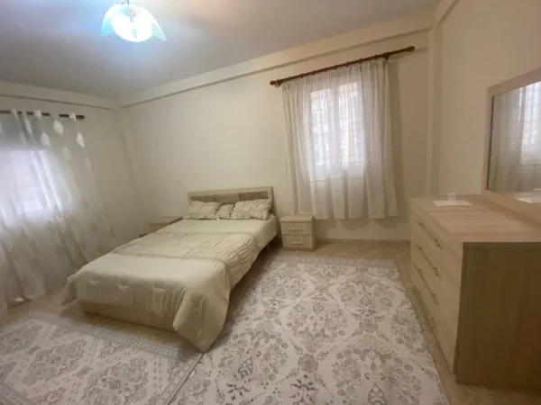Tirane, jepet me qera apartament 1+1+Ballkon Kati 8, 75 m² 550 € (Zogu i Zi)