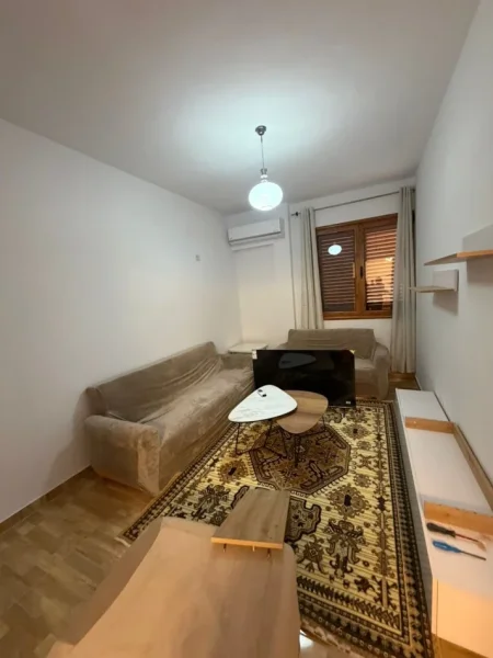 Tirane, jepet me qera shtepi 3+1+Aneks+Ballkon Kati 2, 100 m² 550 € (Sauk i Ri)