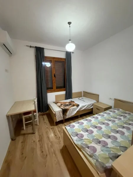 Tirane, jepet me qera shtepi 3+1+Aneks+Ballkon Kati 2, 100 m² 550 € (Sauk i Ri)
