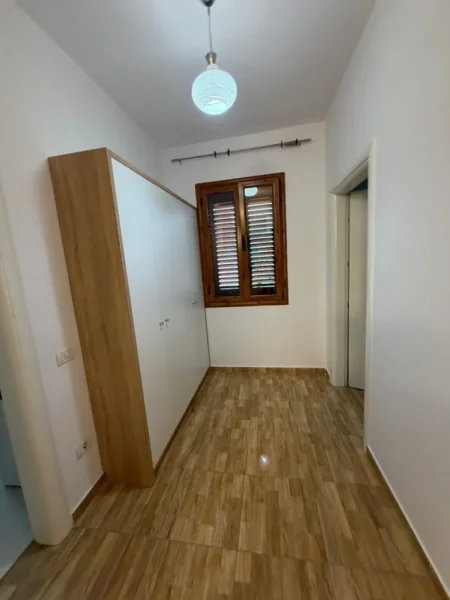 Tirane, jepet me qera shtepi 3+1+Aneks+Ballkon Kati 2, 100 m² 550 € (Sauk i Ri)